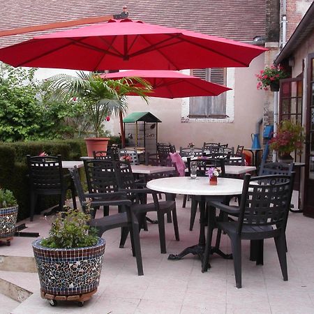 Moulins-la-Marche Hotel Le Dauphin מראה חיצוני תמונה