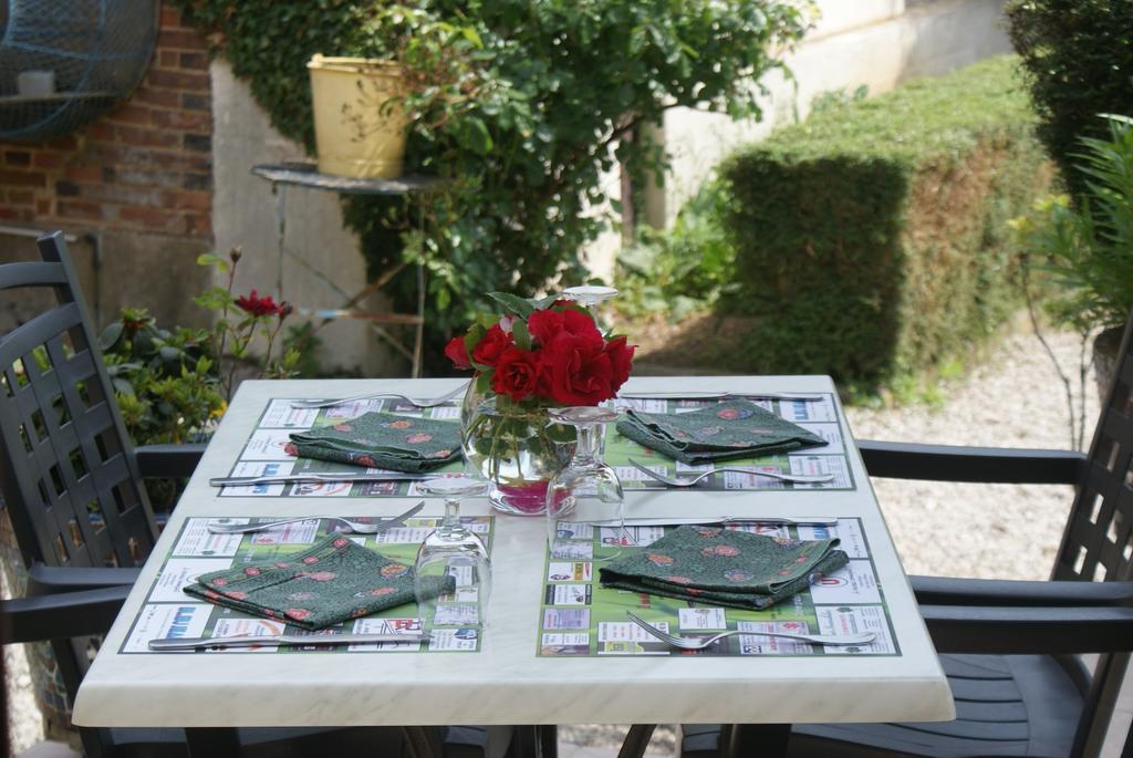 Moulins-la-Marche Hotel Le Dauphin מראה חיצוני תמונה