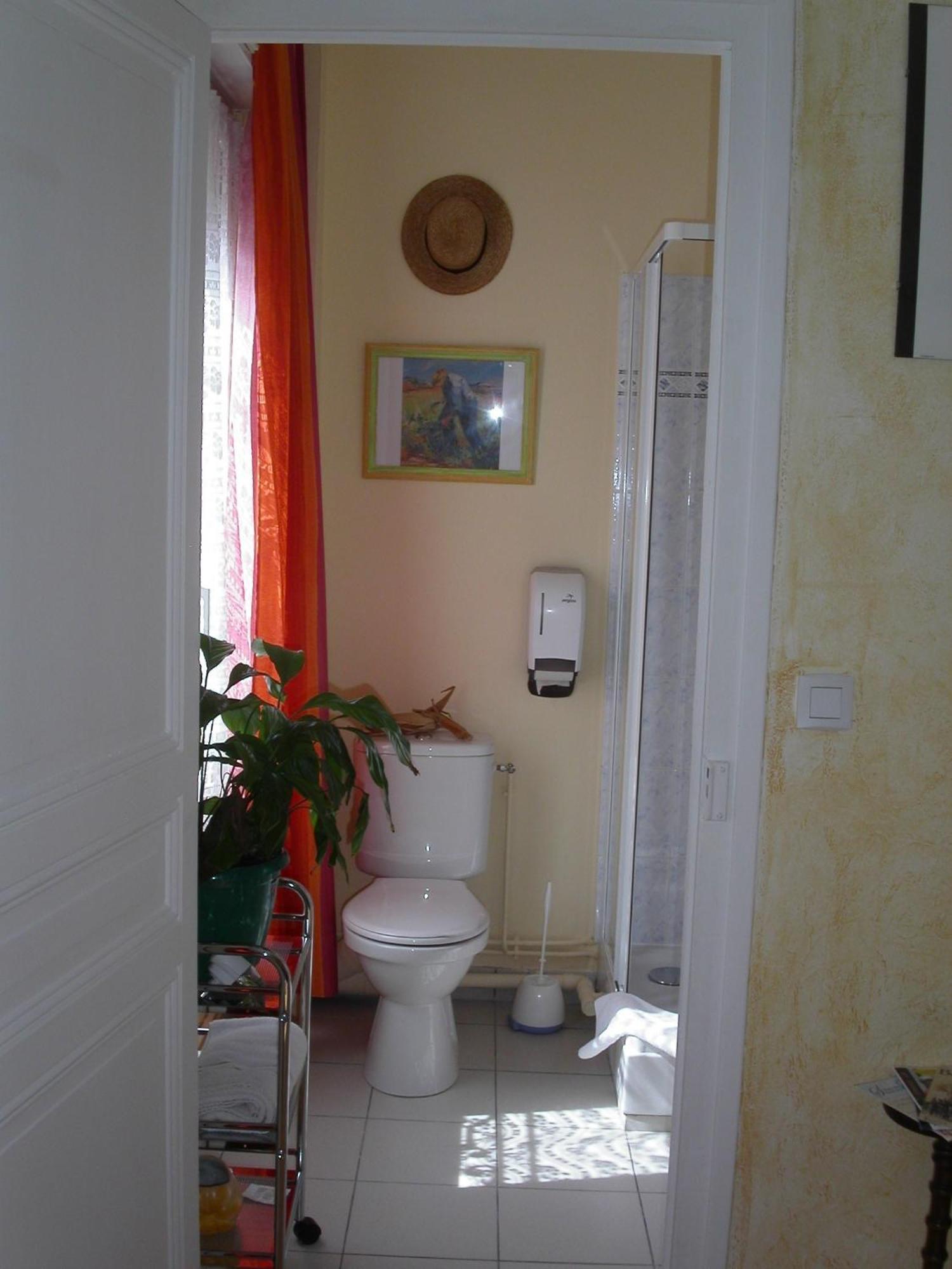Moulins-la-Marche Hotel Le Dauphin מראה חיצוני תמונה
