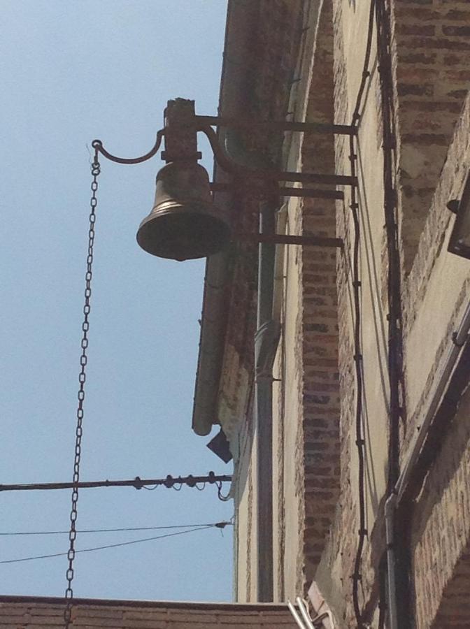 Moulins-la-Marche Hotel Le Dauphin מראה חיצוני תמונה